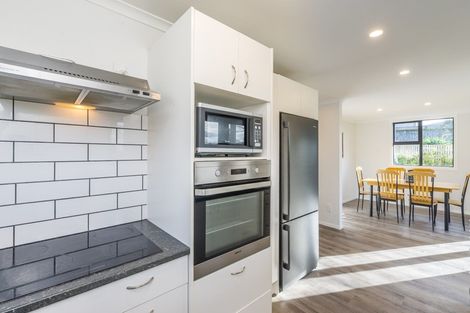 Photo of property in 28 Kaka Road, Raumati Beach, Paraparaumu, 5032