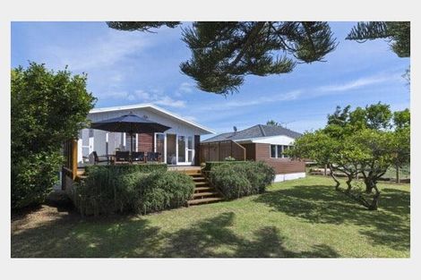 Photo of property in 39 Megan Avenue, Pakuranga Heights, Auckland, 2010