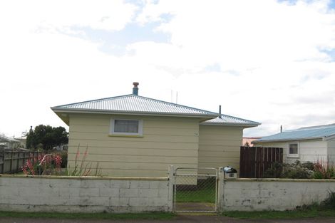 Photo of property in 74 Broadway, Waitara, 4320