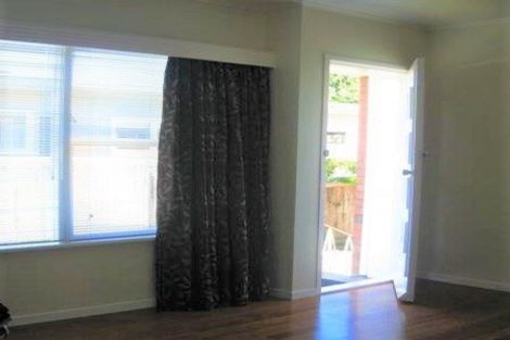 Photo of property in 2/43 Shakespeare Road, Milford, Auckland, 0620