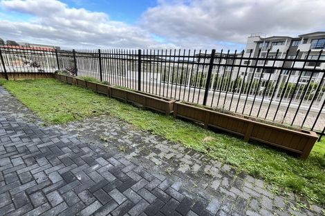 Photo of property in Apollo Apartments, 1/46g Rosedale Road, Rosedale, Auckland, 0632