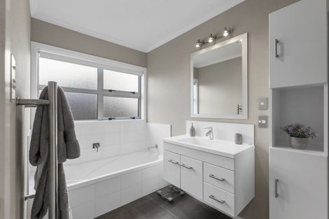 Photo of property in 62 Rosalie Terrace, Kelvin Grove, Palmerston North, 4414