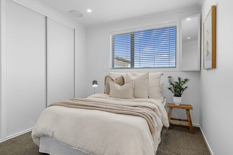 Photo of property in 21 Eric Farley Drive, Kumeu, 0810