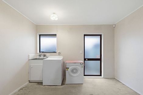 Photo of property in 2/13 Greers Road, Weymouth, Auckland, 2103