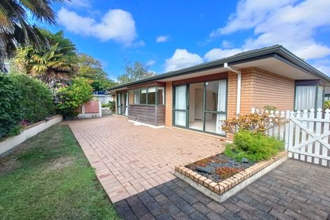 Photo of property in 70 Bob Charles Drive, Golflands, Auckland, 2013