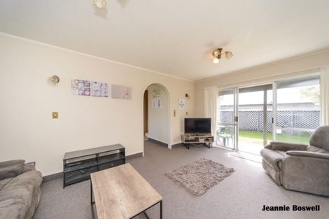 Photo of property in 25 Chadwick Place, Highbury, Palmerston North, 4412