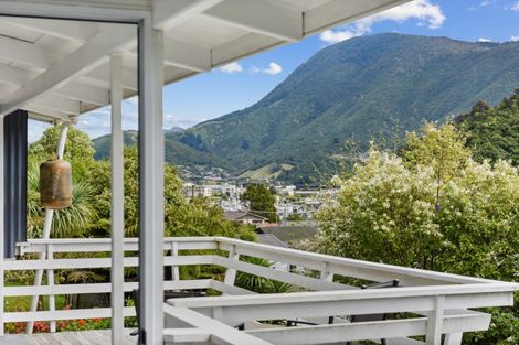 Photo of property in 50b Milton Terrace, Picton, 7220