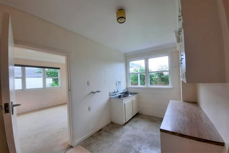 Photo of property in 27 The Crest, Sunnyhills, Auckland, 2010