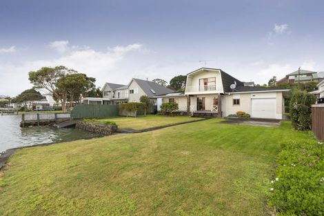 Photo of property in 64 The Terrace, Herald Island, Auckland, 0618
