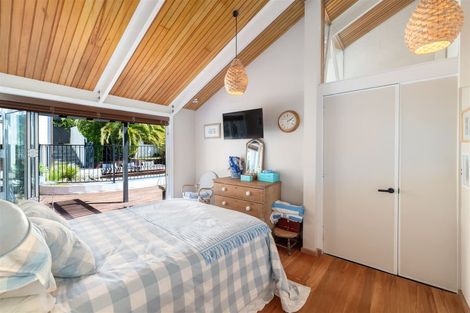 Photo of property in 14 Highbank Lane, Mount Pleasant, Christchurch, 8081