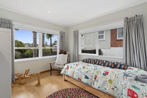 Photo of property in 11 Dudding Avenue, Northcote, Auckland, 0627