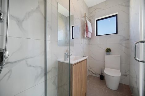 Photo of property in 22b Crestview Rise, Papakura, 2110