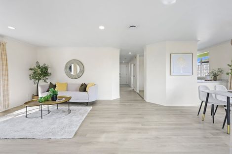 Photo of property in 14 Fernbrook Close, Burswood, Auckland, 2013