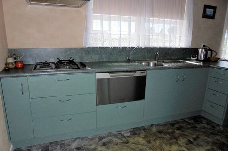 Photo of property in 18 Karaka Crescent, Levin, 5510