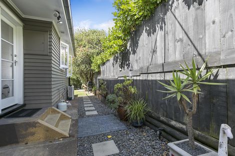 Photo of property in 55 Cliff View Drive, Green Bay, Auckland, 0604
