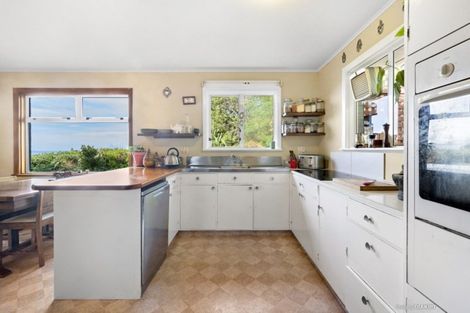 Photo of property in 17 Cave Road, Houghton Bay, Wellington, 6023