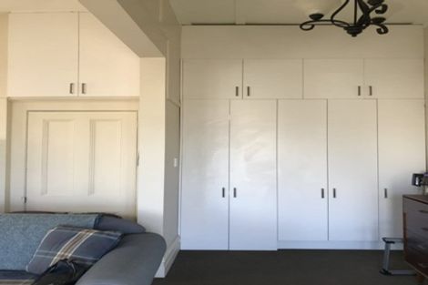 Photo of property in 15 Porritt Avenue, Mount Victoria, Wellington, 6011