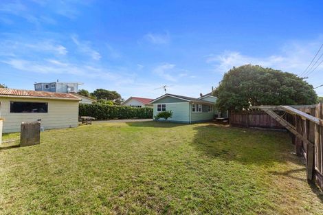 Photo of property in 98 Field Way, Waikanae Beach, Waikanae, 5036