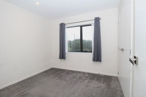 Photo of property in 4 Fruitvale Road, New Lynn, Auckland, 0600