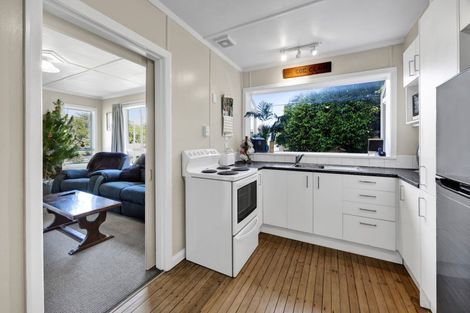 Photo of property in 27 Seaview Road, Marfell, New Plymouth, 4310