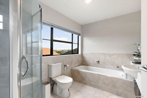 Photo of property in 7 Bronwylian Drive, Flat Bush, Auckland, 2016