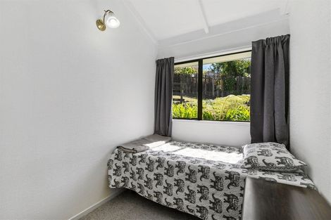 Photo of property in 69 Easton Park Parade, Glenfield, Auckland, 0629