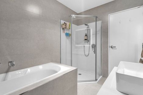 Photo of property in 12 Goodfellow Lane, Flat Bush, Auckland, 2019