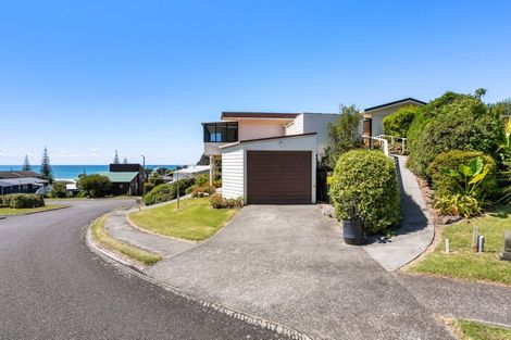 Photo of property in 101 Titiro Place, Onemana, Whangamata, 3691