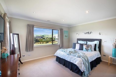 Photo of property in 50 Aotea Drive, Aotea, Porirua, 5024