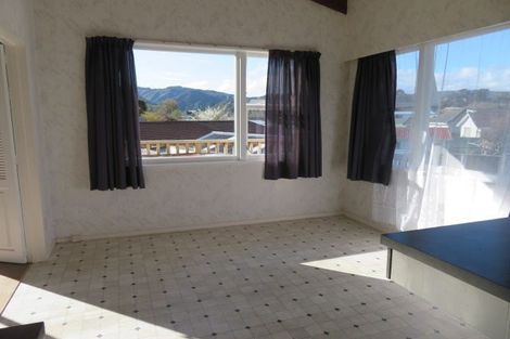 Photo of property in 35 Hillside Drive, Maoribank, Upper Hutt, 5018