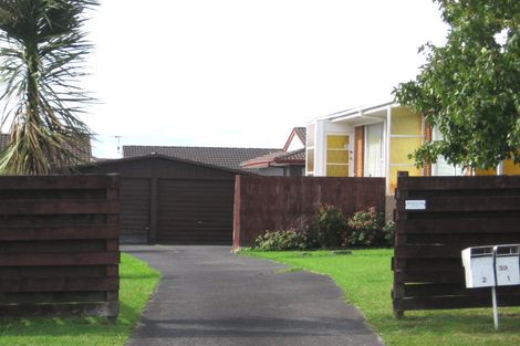 Photo of property in 2/39 Blacklock Avenue, Henderson, Auckland, 0612