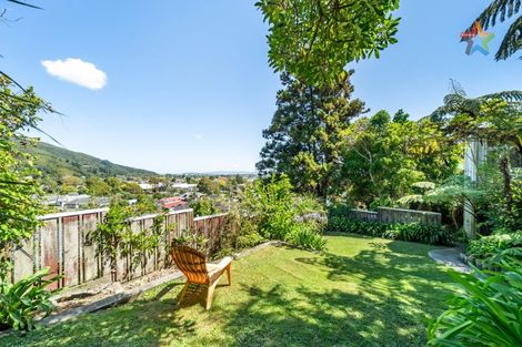 Photo of property in 8 Summit Road, Fairfield, Lower Hutt, 5011