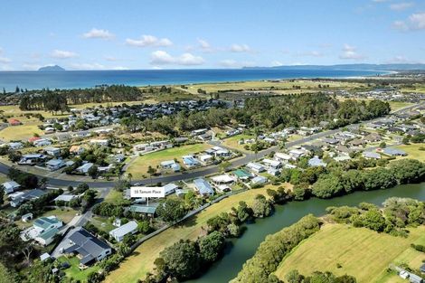 Photo of property in 18 Tamure Place, Ruakaka, 0116