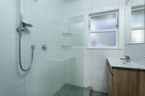 Photo of property in 2/18 Anne Road, Hillcrest, Auckland, 0627