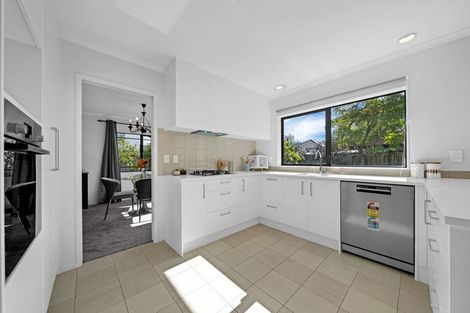 Photo of property in 26 Thornbury Crescent, East Tamaki Heights, Auckland, 2016