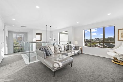 Photo of property in 16 Syd Grant Crescent, Orewa, 0931