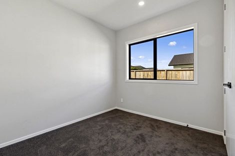 Photo of property in 11 Lewis Younie Road, Kumeu, 0810