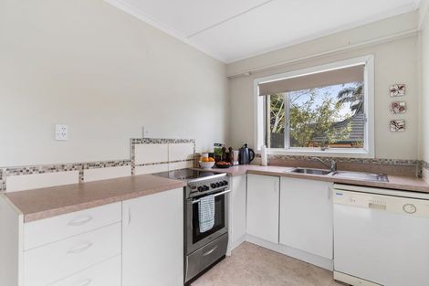 Photo of property in 96 Colwill Road, Massey, Auckland, 0614