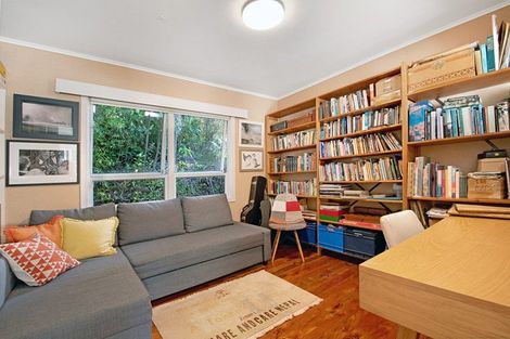 Photo of property in 80 Mountain Road, Henderson Valley, Auckland, 0612
