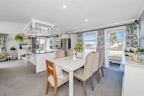 Photo of property in 21 Shillingford Boulevard, Rolleston, 7615