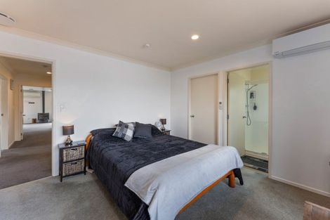 Photo of property in 5 Ronald Scott Grove, Riverstone Terraces, Upper Hutt, 5018