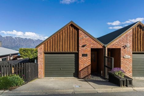 Photo of property in 138a Wynyard Crescent, Fernhill, Queenstown, 9300