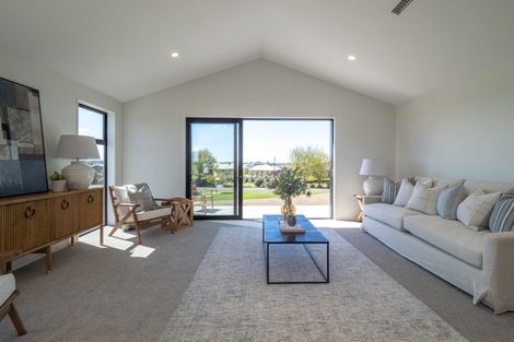 Photo of property in 14 Village Green Drive, Huntingdon, 7774