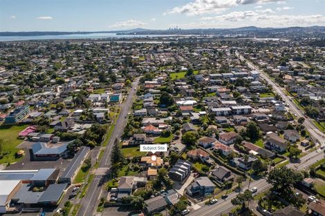 Photo of property in 3 Lavelle Road, Henderson, Auckland, 0612