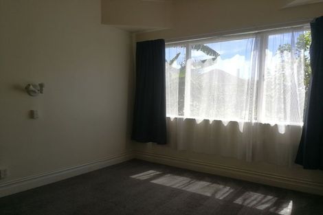 Photo of property in 1/74 Onewa Road, Northcote Point, Auckland, 0627