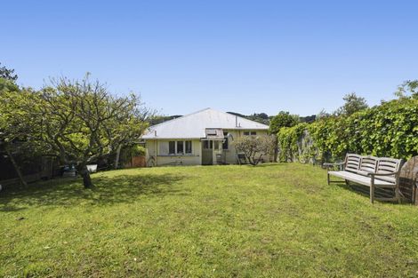 Photo of property in 2 Eden Street, Island Bay, Wellington, 6023