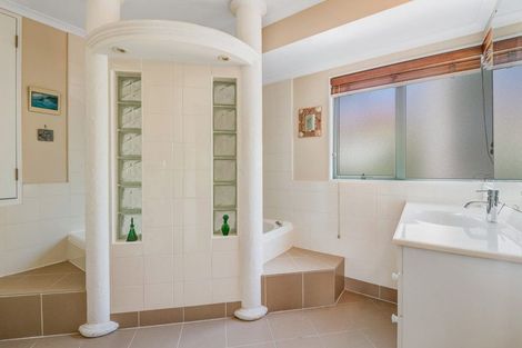 Photo of property in 4 Westminster Gardens, Unsworth Heights, Auckland, 0632