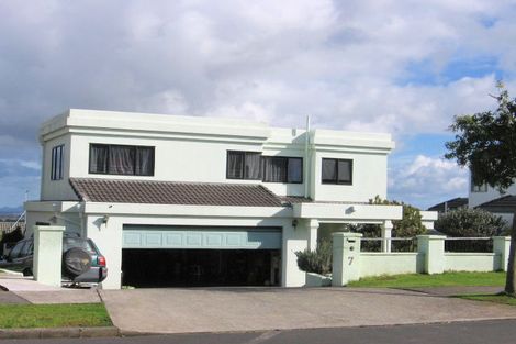 Photo of property in 7 Lobelia Rise, Goodwood Heights, Auckland, 2105