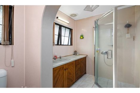 Photo of property in 4 Heron Place, Waiuku, 2123