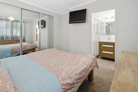 Photo of property in 1/46 Weatherly Road, Torbay, Auckland, 0630